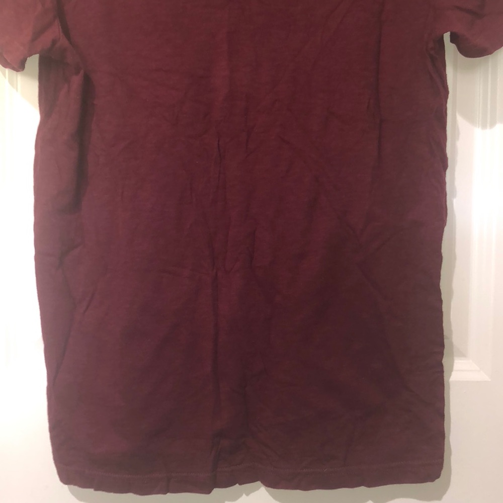 AEO Burgundy HENLEY TSHIRT - Picture 5 of 8
